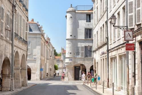 Cour Des Dames Bed & Breakfast La Rochelle  Exterior photo